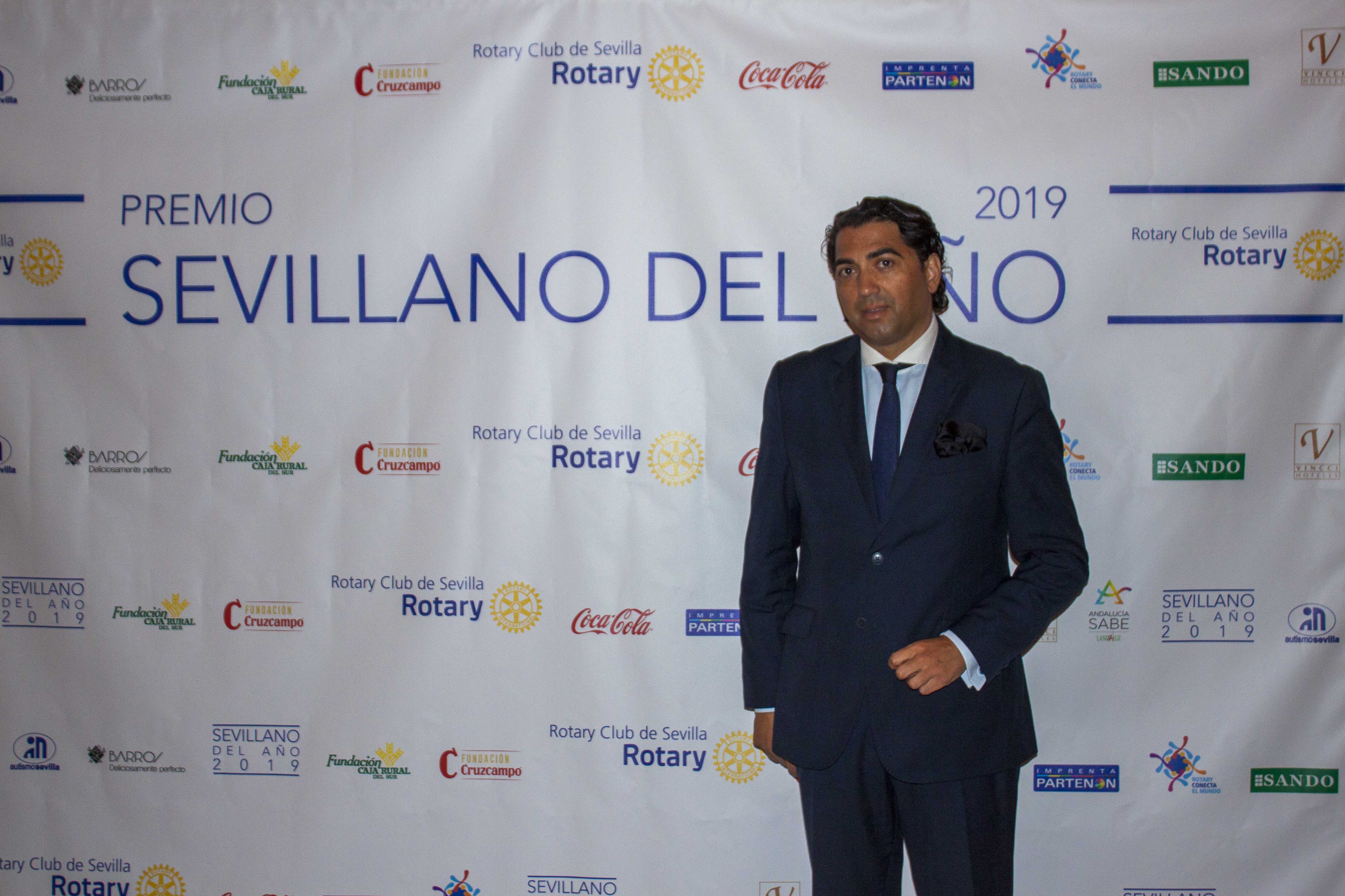 Cena Rotary Club 28-09. Premio al Sevillano del Año que recae en D. Antonio Pulido,presidente de la Fundación Cajasol
