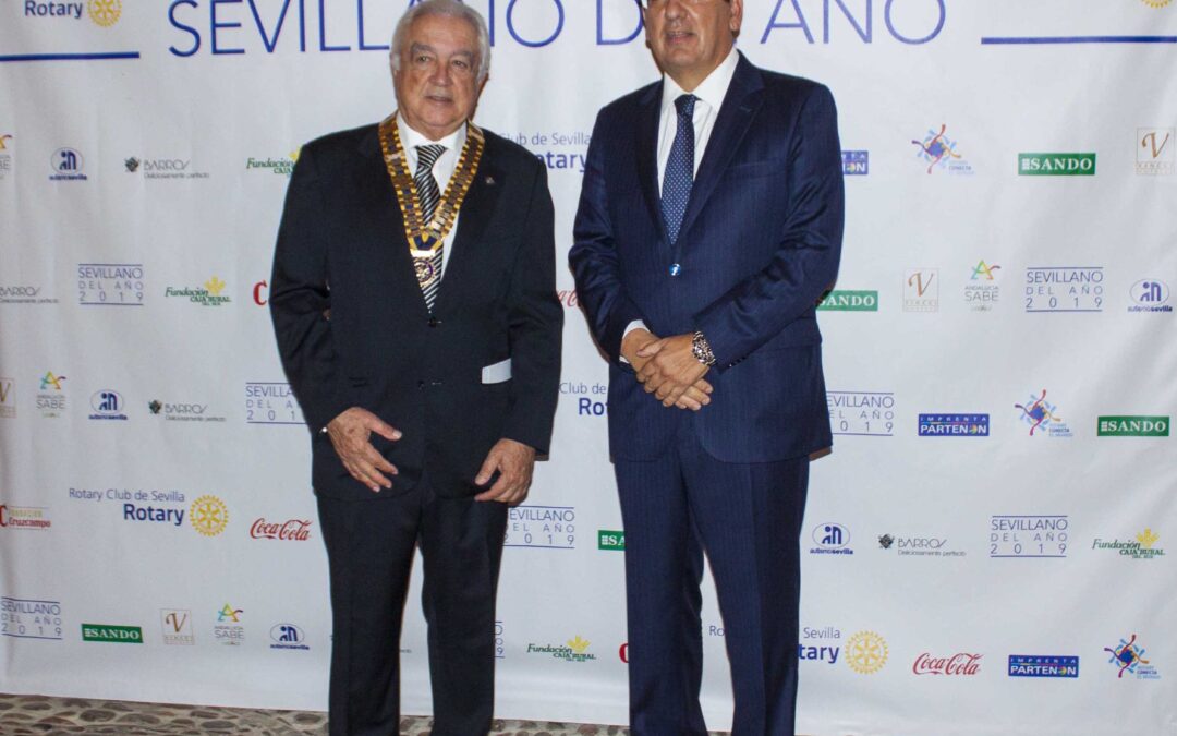 Cena Rotary Club 28-09. Premio al Sevillano del Año que recae en D. Antonio Pulido,presidente de la Fundación Cajasol