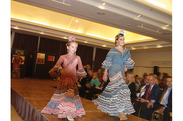 La diseñadora sevillana Raquel Terán presentó su colección de flamenca para niñas 2014 en el hotel Meliá