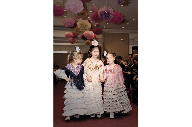 Desfile de moda flamenca de la firma Carmen Fitza beneficio de la asociación Provida y fondo Solidario realizado en el Club Zaudín