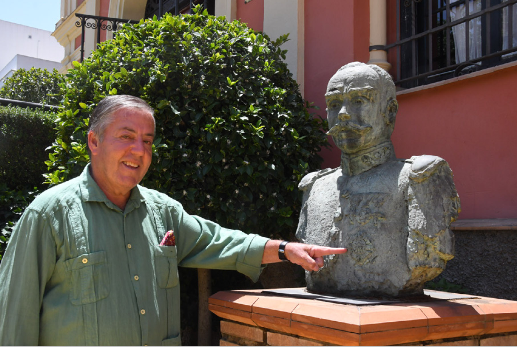 José Ignacio Bidón y Vigil de Quiñones. Luis Cernuda, un héroe de Filipinas y una droguería en la plaza del Pan.