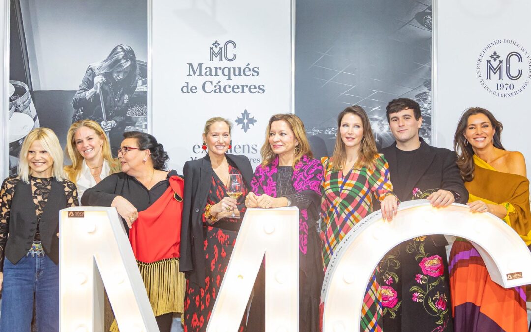 NUMEROSOS ROSTROS FAMOSOS PASARON POR EL STAND DE MARQUÉS DE CÁCERES EN SIMOF