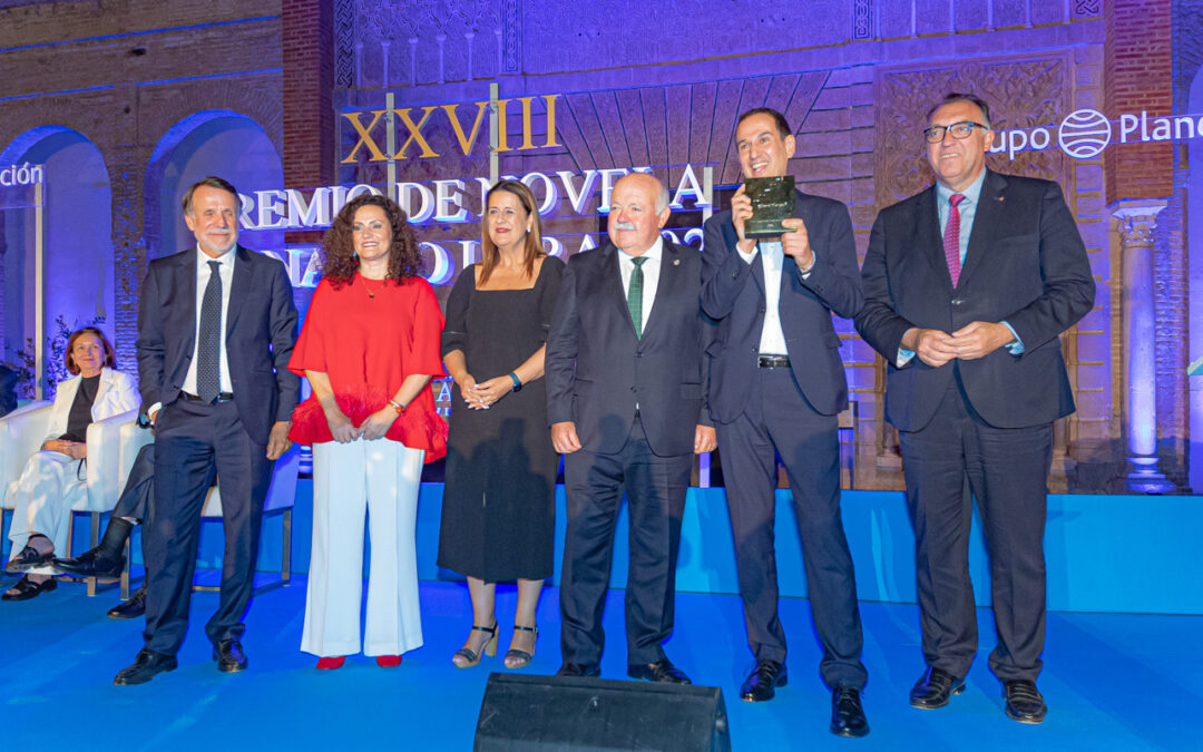 ROBERTO SANTIAGO GANA EL PREMIO DE NOVELA FERNANDO LARA CON “LA REBELIÓN DE LOS BUENOS”