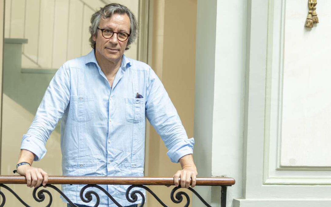 CARLOS FLORIANO, político y escritor: “La novela es una obra escrita en el amanecer para mis hijas y cuando digo para mis hijas, digo para las futuras generaciones”