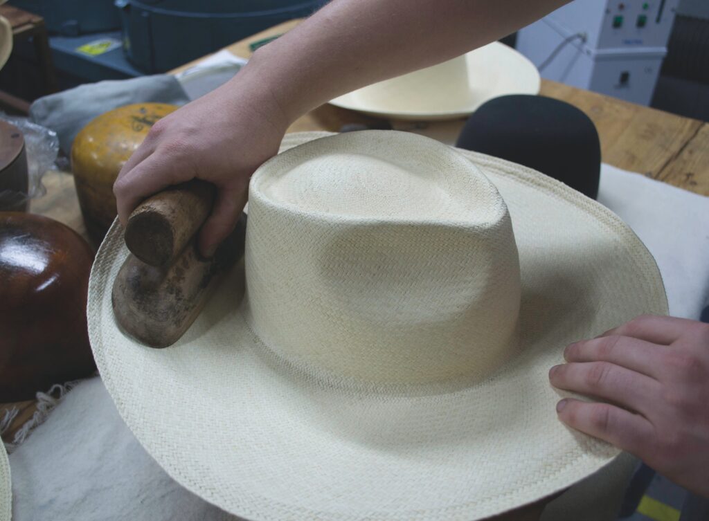FERNÁNDEZ Y ROCHE: qué hay detrás de la fabricación de un sombrero Panamá