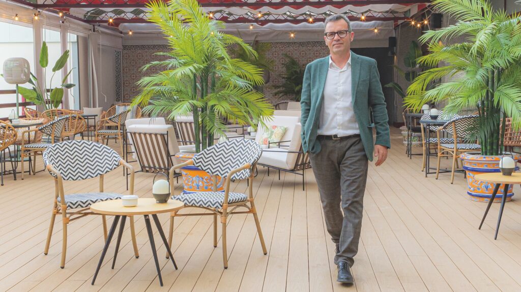 PEDRO GARCÍA, director general del hotel Hesperia Sevilla: “Queremos abrir el hotel al cliente local con eventos que respiren alma sevillana”