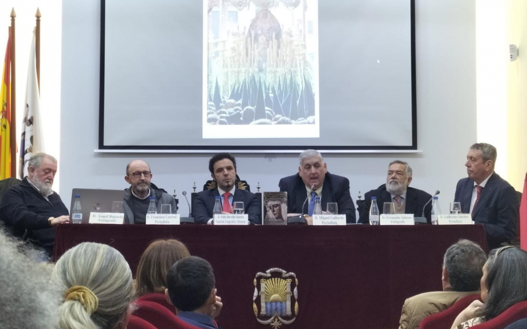 LLENO EN LA PRESENTACIÓN DE “TEORÍA Y REALIDAD” EN EL ATENEO DE SEVILLA 